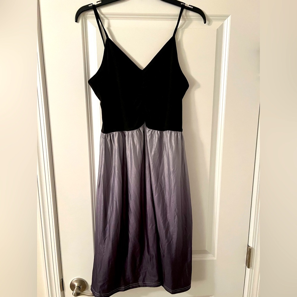 Women’s Summer Spaghetti Strap dress. Size large or 8/10. Gray/Black.